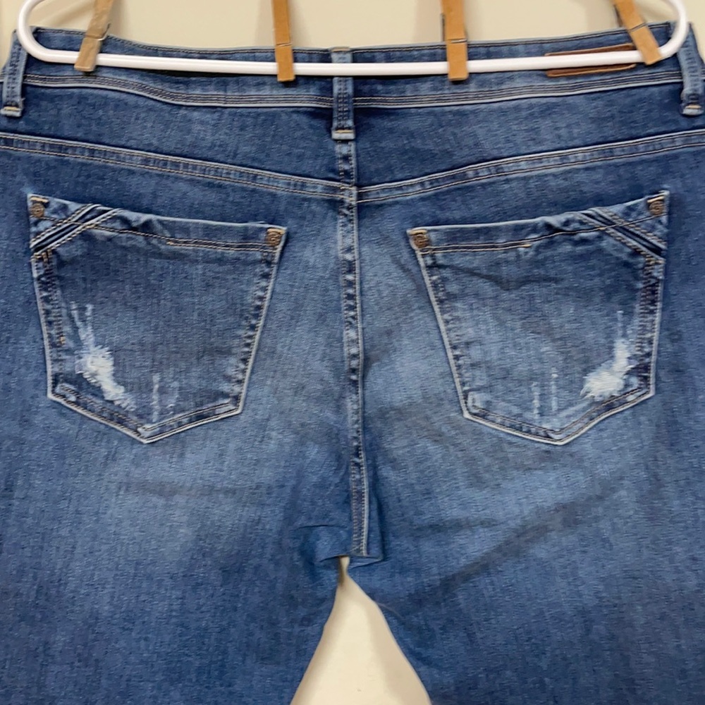 Buckle Black Capri Size 32